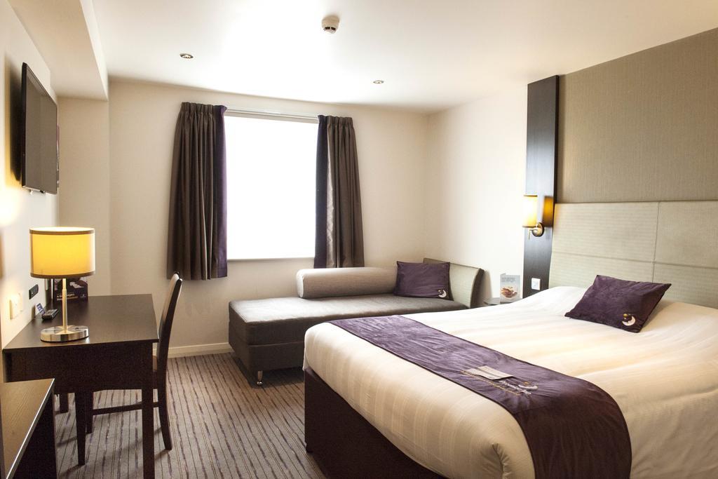 Premier Inn Fleet Zewnętrze zdjęcie